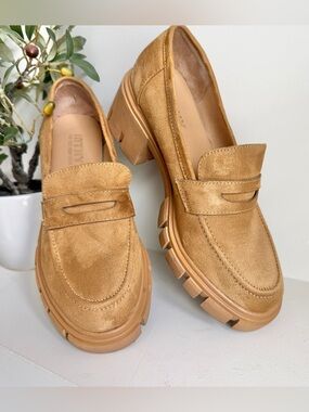 Preloved Suede Lug Sole Loafers - Tan Women’s Shoes